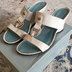 Off white wedge slid